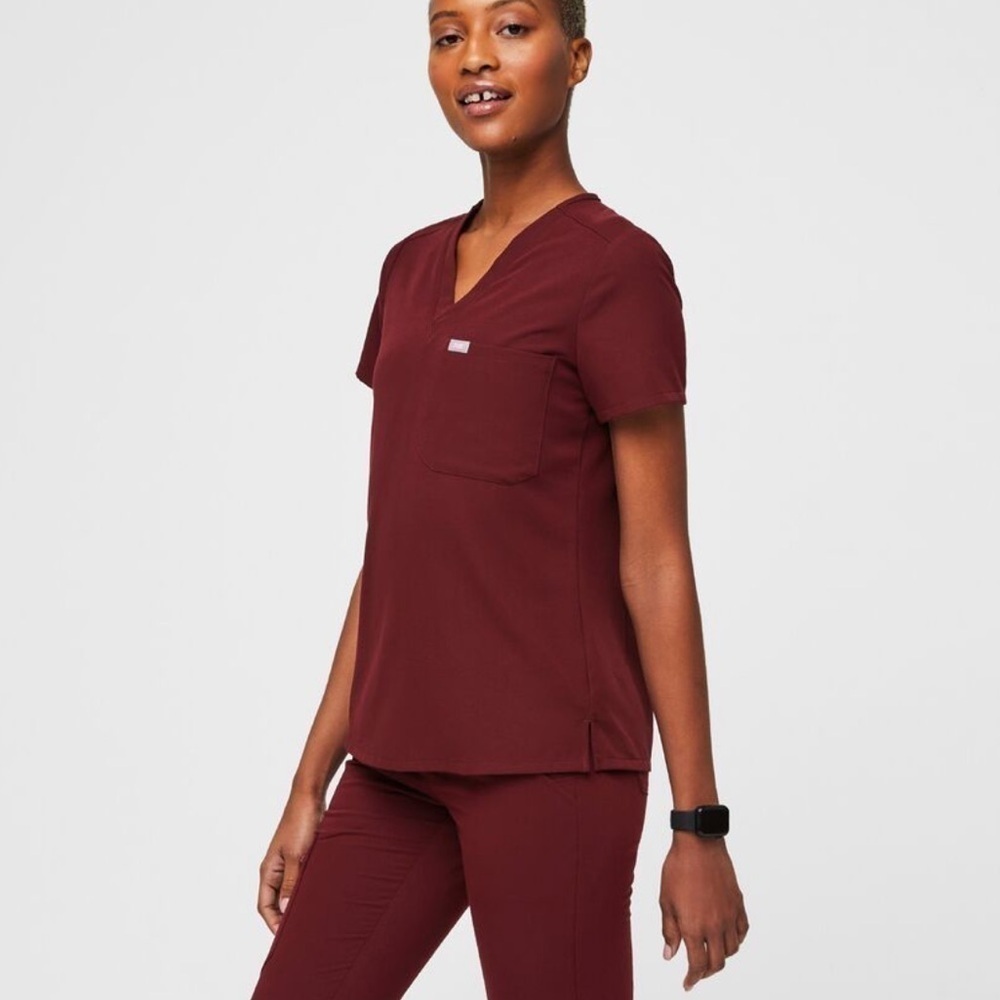 FIGS Catarina Scrub Short Sleeves Top Burgundy One Pocket V Neck Size XS Women